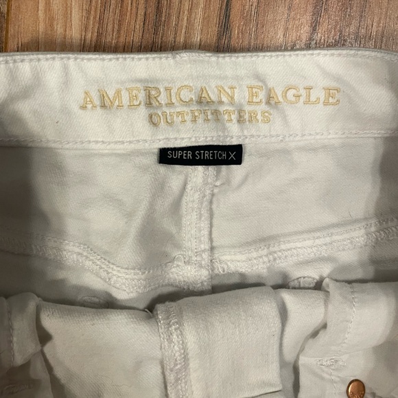 White distressed American Eagle super stretch X shorts size 12 - Picture 3 of 6